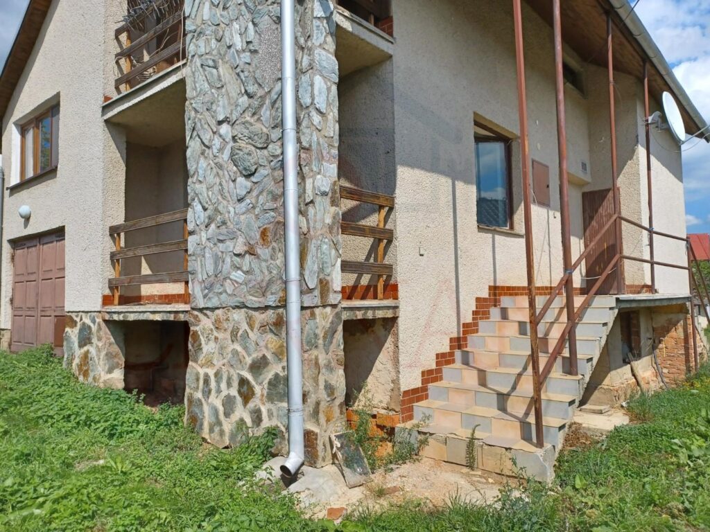 Rodinný dom 5 izb. Poproč 826 m2 pozemok všetky IS